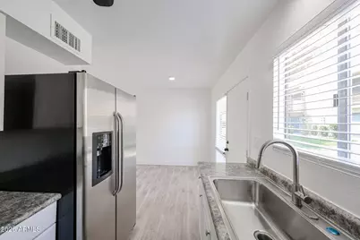4610 N 68th Street #404, Scottsdale, AZ 85251 - Photo 8
