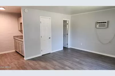 2645 W Morten Avenue #5, Phoenix, AZ 85051 - Photo 4