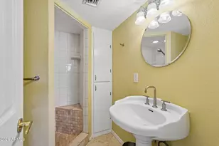 37 W Edgemont Ave, Phoenix, AZ 85003 - Photo 24