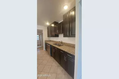 2448 W Freeway Lane, Phoenix, AZ 85021 - Photo 8
