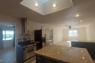 2448 W Freeway Ln, Phoenix, AZ 85021 - Photo 10