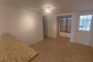 2448 W Freeway Ln, Phoenix, AZ 85021 - Photo 12