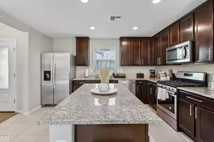 8224 W Albeniz Pl, Phoenix, AZ 85043 - Photo 2