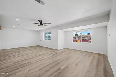 7149 W Wilshire Drive, Phoenix, AZ 85035 - Photo 8