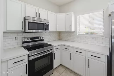 7308 S 13th Way, Phoenix, AZ 85042 - Photo 18