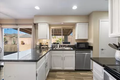 10610 S 42nd Place, Phoenix, AZ 85044 - Photo 4