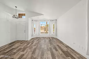 3417 E Kelton Ln, Phoenix, AZ 85032 - Photo 4