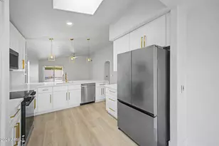 2248 E Morrow Dr, Phoenix, AZ 85024 - Photo 8