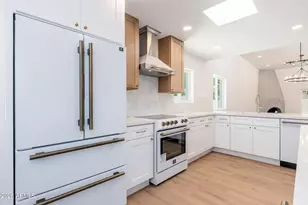 3401 N 37th St, Phoenix, AZ 85018 - Photo 2