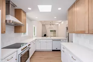3401 N 37th St, Phoenix, AZ 85018 - Photo 1