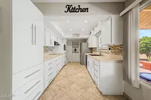 11407 N Arbor Ct, Sun City, AZ 85351 - Photo 10