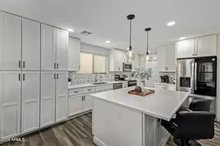 10617 W Daley Ln, Peoria, AZ 85383 - Photo 12