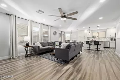 10617 W Daley Lane, Peoria, AZ 85383 - Photo 8