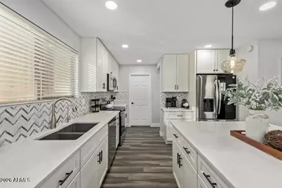 10617 W Daley Lane, Peoria, AZ 85383 - Photo 10