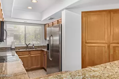 3235 E Camelback Road #Unit 201, Phoenix, AZ 85018 - Photo 4