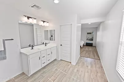 654 E Buckingham Avenue, Gilbert, AZ 85297 - Photo 16