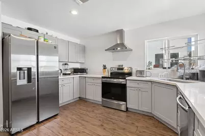 2324 E Oak Street, Phoenix, AZ 85006 - Photo 2