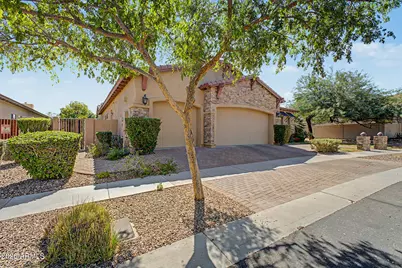 3238 E Mountain Village Circle, Phoenix, AZ 85042 - Photo 2