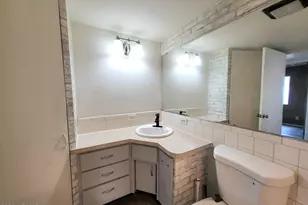 3401 W St Moritz Ln, Phoenix, AZ 85053 - Photo 22