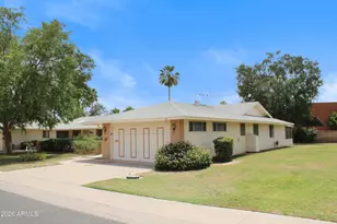 10207 W Kingswood Cir, Sun City, AZ 85351 - Photo 2
