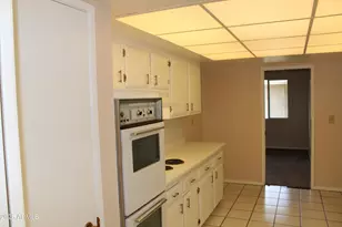 10207 W Kingswood Cir, Sun City, AZ 85351 - Photo 6