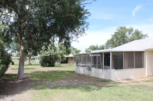10207 W Kingswood Cir, Sun City, AZ 85351 - Photo 2