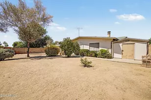 3753 W Dalphin Rd, Phoenix, AZ 85051 - Photo 34