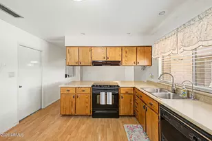 3753 W Dalphin Rd, Phoenix, AZ 85051 - Photo 14