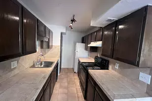 6066 W Golden Ln, Glendale, AZ 85302 - Photo 6