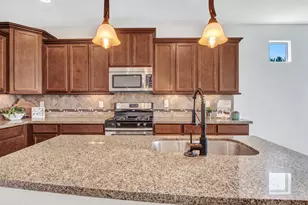 17585 W Cedarwood Ln, Goodyear, AZ 85338 - Photo 24