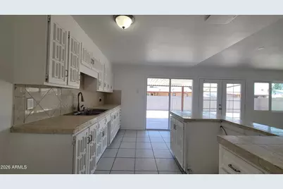8017 W Meadowbrook Avenue, Phoenix, AZ 85033 - Photo 12