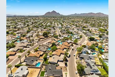 8525 E Bonnie Rose Avenue, Scottsdale, AZ 85250 - Photo 2