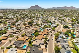 8525 E Bonnie Rose Ave, Scottsdale, AZ 85250 - Photo 2