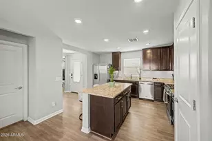 8037 W Agora Ln, Phoenix, AZ 85043 - Photo 10