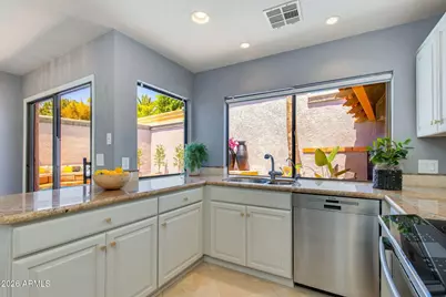 5241 N 31st Place, Phoenix, AZ 85016 - Photo 12