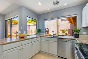 5241 N 31st Pl, Phoenix, AZ 85016 - Photo 12