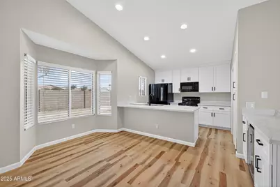 6831 S Oakmont Drive, Chandler, AZ 85249 - Photo 8
