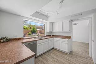 10640 North 11th St, Phoenix, AZ 85020 - Photo 4