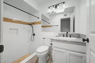 10640 North 11th St, Phoenix, AZ 85020 - Photo 16