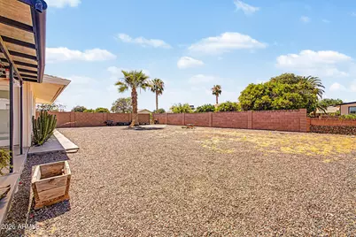10718 W El Capitan Circle, Sun City, AZ 85351 - Photo 26