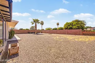 10718 W El Capitan Cir, Sun City, AZ 85351 - Photo 26