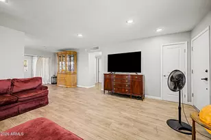10718 W El Capitan Cir, Sun City, AZ 85351 - Photo 8