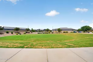 655 S Longspur Ln, Gilbert, AZ 85296 - Photo 52