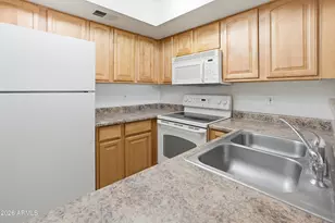 3601 W Tierra Buena Ln, Phoenix, AZ 85053 - Photo 4