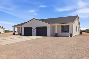 14055 S Berwick Rd, Arizona City, AZ 85123 - Photo 2