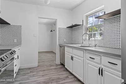 5913 W Gardenia Avenue, Glendale, AZ 85301 - Photo 2