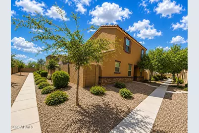 8247 W Illini Street, Phoenix, AZ 85043 - Photo 2