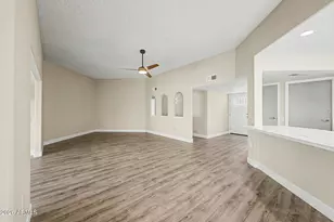 10148 W Pineaire Dr, Sun City, AZ 85351 - Photo 4