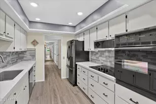18446 N 104th Ave, Sun City, AZ 85373 - Photo 2