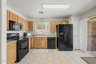 3422 W Glass Ln, Phoenix, AZ 85041 - Photo 10